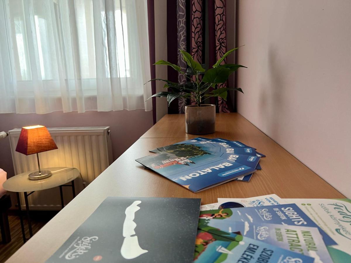 Lakeside Family Apartment Шіофок Екстер'єр фото
