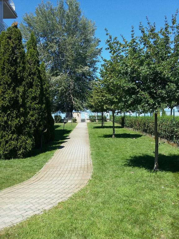 Lakeside Family Apartment Шіофок Номер фото