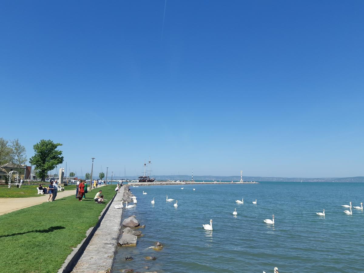 Lakeside Family Apartment Шіофок Екстер'єр фото