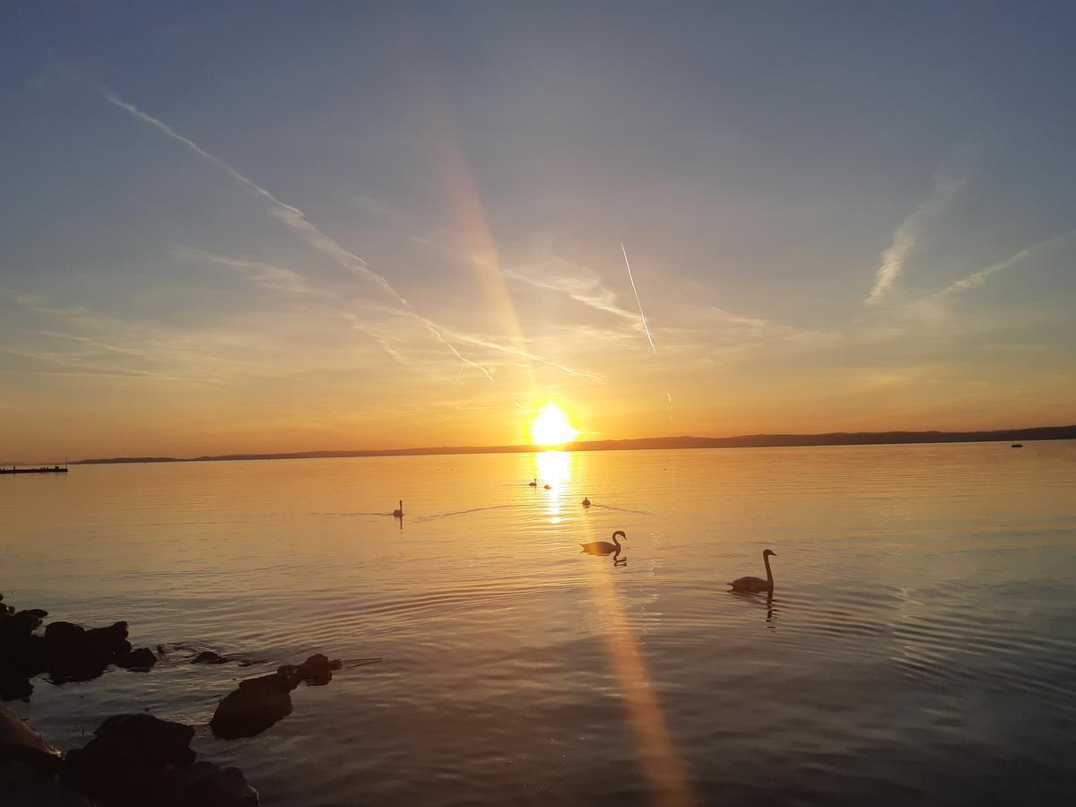 Lakeside Family Apartment Шіофок Екстер'єр фото