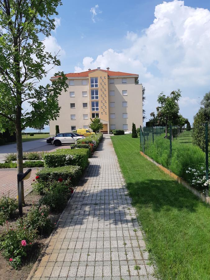 Lakeside Family Apartment Шіофок Екстер'єр фото