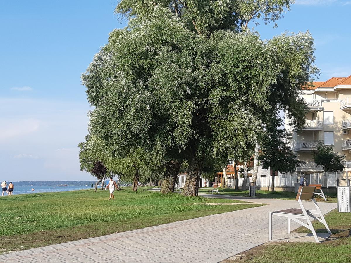 Lakeside Family Apartment Шіофок Екстер'єр фото