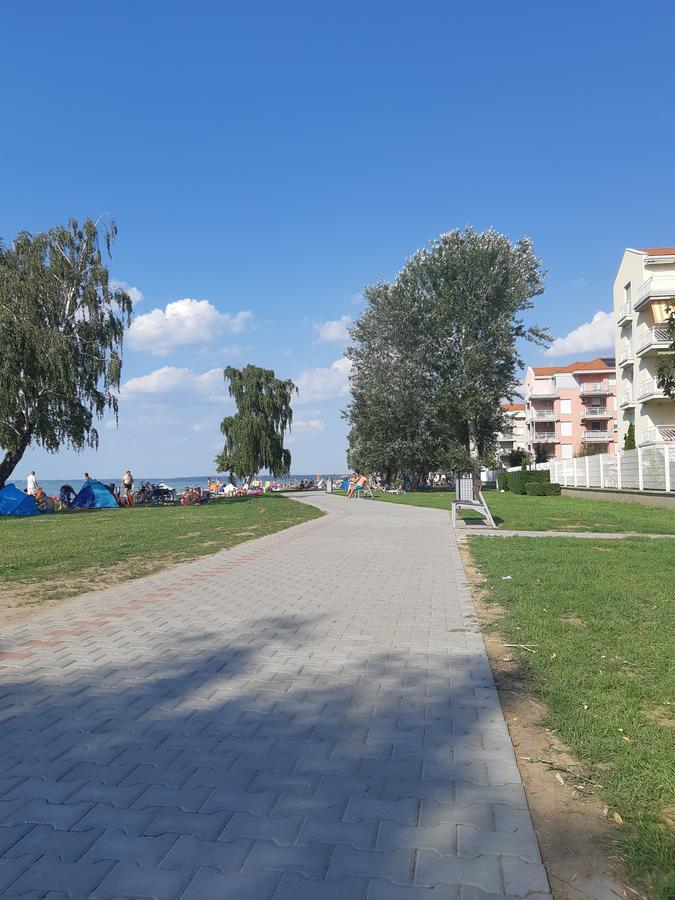 Lakeside Family Apartment Шіофок Екстер'єр фото